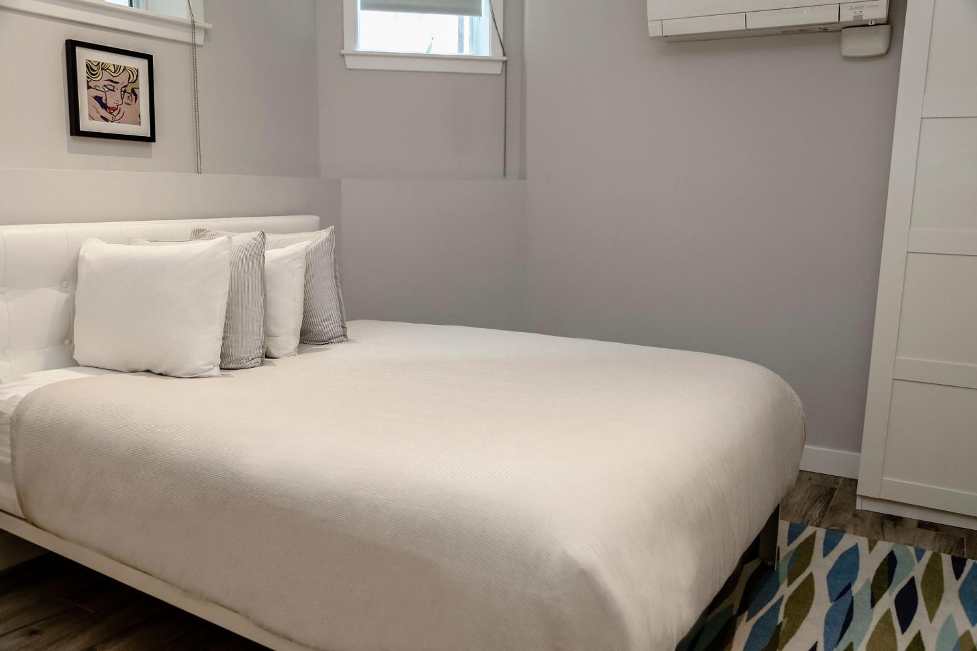 A Stylish Stay W/ A Queen Bed, Heated Floors.. #3 Brookline Exterior photo