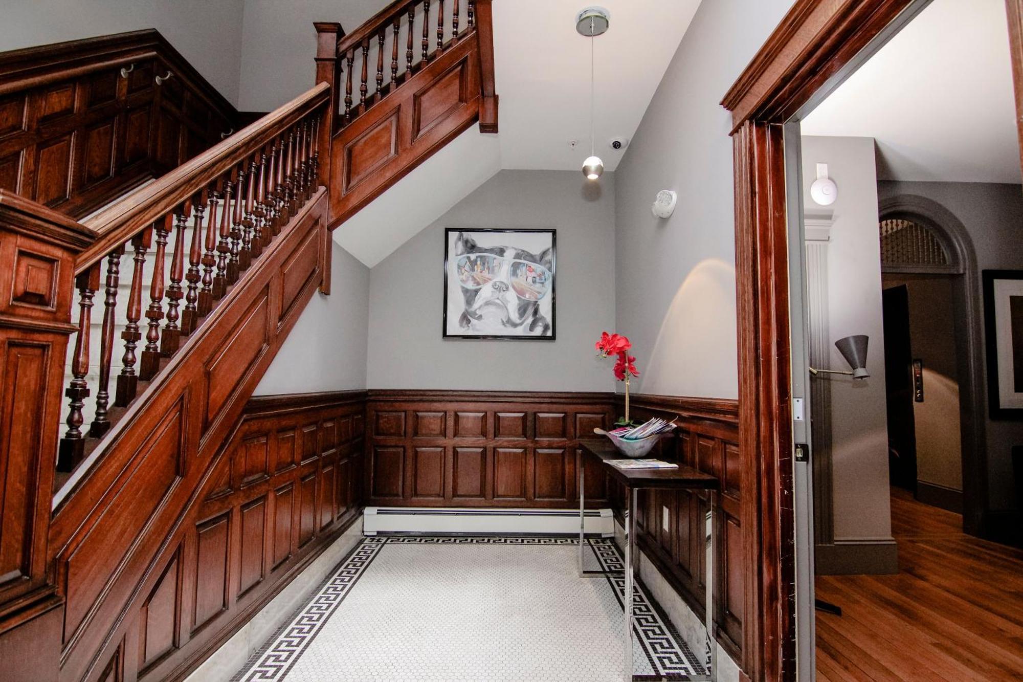 A Stylish Stay W/ A Queen Bed, Heated Floors.. #3 Brookline Exterior photo