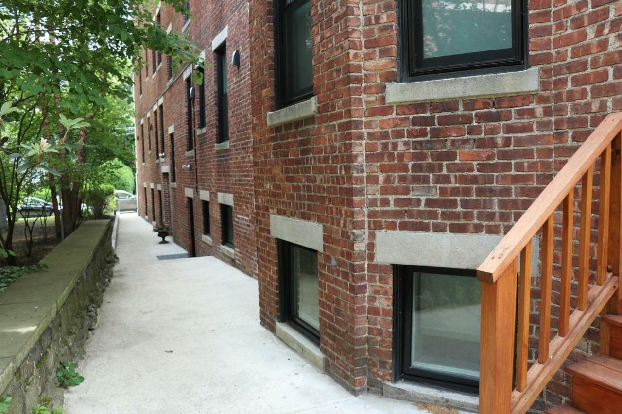 A Stylish Stay W/ A Queen Bed, Heated Floors.. #3 Brookline Exterior photo