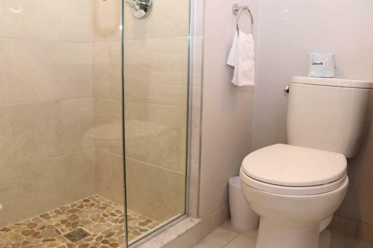A Stylish Stay W/ A Queen Bed, Heated Floors.. #3 Brookline Exterior photo