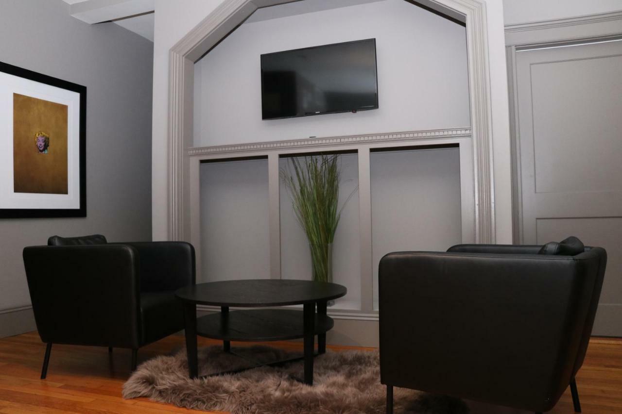 A Stylish Stay W/ A Queen Bed, Heated Floors.. #3 Brookline Exterior photo