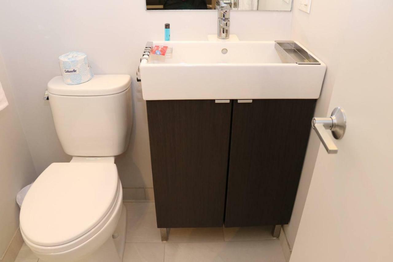 A Stylish Stay W/ A Queen Bed, Heated Floors.. #3 Brookline Exterior photo