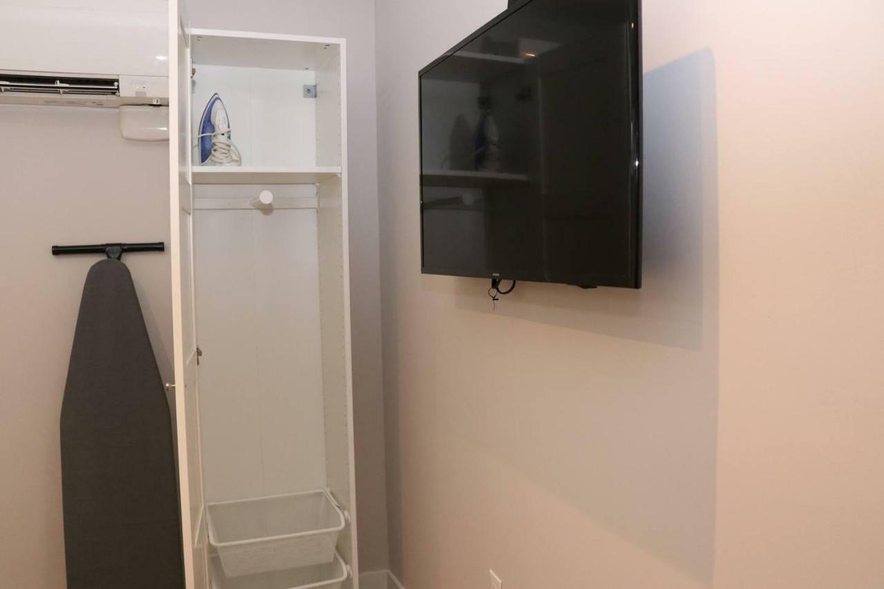 A Stylish Stay W/ A Queen Bed, Heated Floors.. #3 Brookline Exterior photo